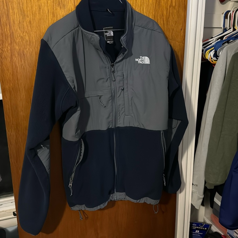 Men’s North Face jacket size large navy/grey